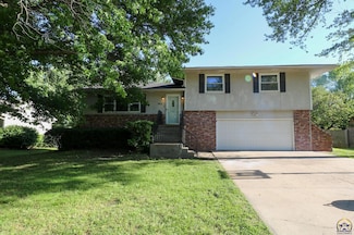 1813 Casa Loma Dr, Emporia, KS 66801