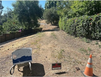 5075 Hood Dr, Woodland Hills, CA 91364