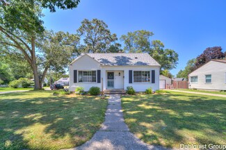 2202 Oak Ave, Muskegon, MI 49445