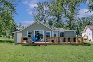 175 E Frantz Dr, Wawaka, IN 46794