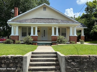 306 E Johnson St, Clinton, NC 28328