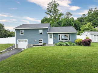 21 Harth Dr, New Windsor, NY 12553