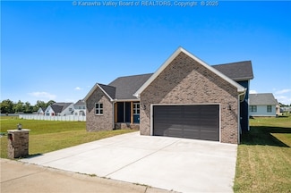 4 Armor Ln, Ona, WV 25545