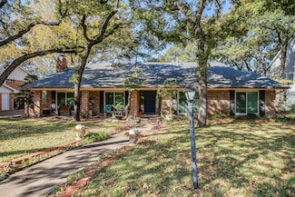 921 Overhill Dr, Bedford, TX 76022