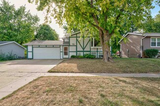 209 E 6th St, Lake Park, IA 51347