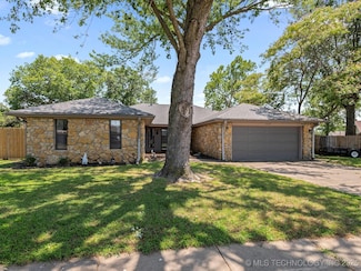 6409 Trail Dr, Bartlesville, OK 74006
