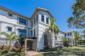 705 10th St S Unit 204, Naples, FL 34102