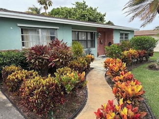 729 W Kalmia Dr, West Palm Beach, FL 33403