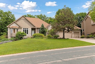 2058 Royale Dr, Saint Paul, MN 55122