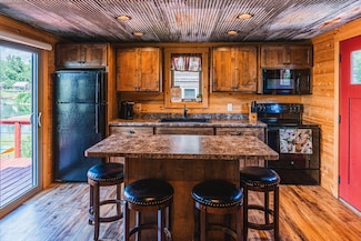 25369 N Goose Ranch Rd, Joshua Township, IL 61520