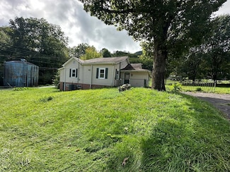 281 Hemlock St, Benham, KY 40807