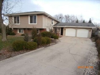 1015 Lancaster Ct, Hoffman Estates, IL 60169