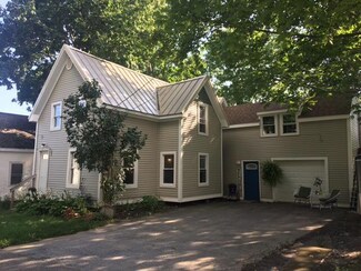34 Warren St, Rockland, ME 04841