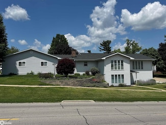 320 E Jackson St, Sigourney, IA 52591