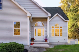 2 Copper Hill Rd, Hudson, NH 03051