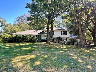 1138 Sylvandale Rd, Saint Paul, MN 55118