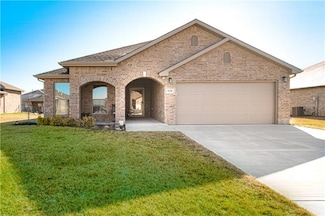 7525 Apache Dr, Shawnee, KS 66226