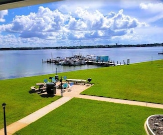 726 Eglin Pkwy NE Unit D8, Fort Walton Beach, FL 32547