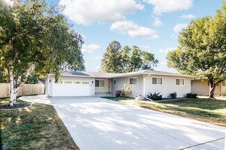 2308 19 1 2 St S, Moorhead, MN 56560