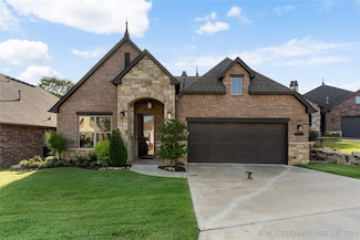 3735 S Redwood Dr, Broken Arrow, OK 74011