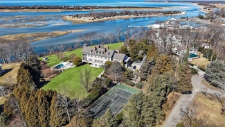 15 Emmet Dr, Stony Brook, NY 11790