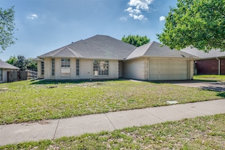 10179 Sunridge Dr, Benbrook, TX 76126