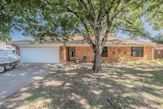 518 Meadowbrook St, Lake Dallas, TX 75065
