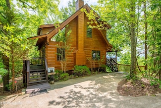 813 Lloyd Huskey Rd, Sevierville, TN 37863