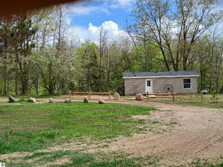 8761 W 48 Rd, Wellston, MI 49689