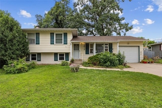6613 Devonshire Dr NE, Cedar Rapids, IA 52402