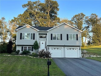 18 Rockcrest Ln, Johnston, RI 02919