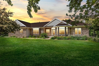 4452 Plumberry Rd, Ely, IA 52227