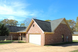790 Oakwood Dr, Saulsbury, TN 38067