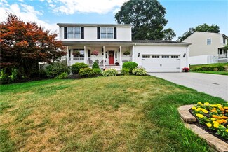 22 Gilcrest Dr, West Warwick, RI 02893