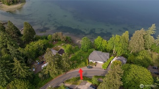 3900 NW Phinney Bay Dr, Bremerton, WA 98312