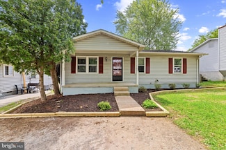130 Oak View Dr SE, Leesburg, VA 20175