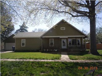 213 S 1st St, Clearwater, KS 67026