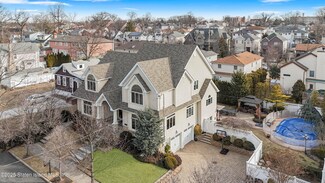 61 Aspinwall St, Staten Island, NY 10307