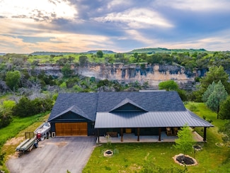 2040 Bluff Creek Dr, Strawn, TX 76475