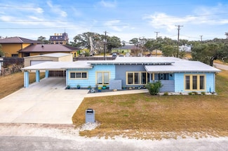 320 Timothy St, Rockport, TX 78382