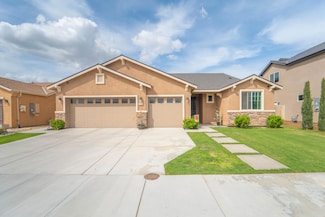 2563 Lindquist St, Kingsburg, CA 93631
