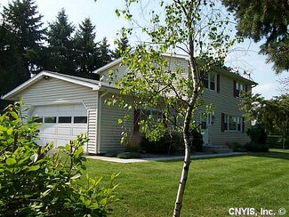507 Blueberry Ln, Syracuse, NY 13219