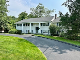 11 E Gate Rd, Danbury, CT 06811
