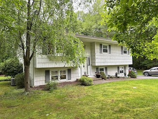 7 S Van Dyke Ave, Airmont, NY 10901