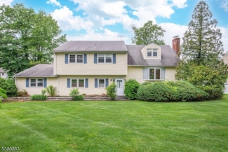 23 Wychwood Rd, Livingston, NJ 07039
