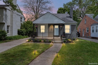 1388 Vernier Rd, Grosse Pointe Woods, MI 48236
