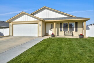 703 Cascade Ave, Moxee, WA 98936