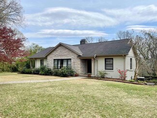 851 Riverview Dr, Florence, AL 35630