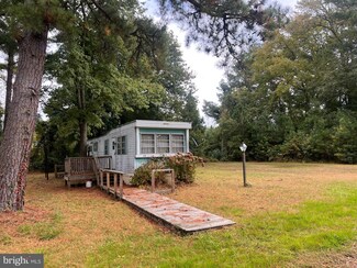 7237 Mason Dr, Chincoteague Island, VA 23336