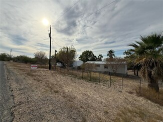 123 Choke Canyon Estates Dr, Three Rivers, TX 78071